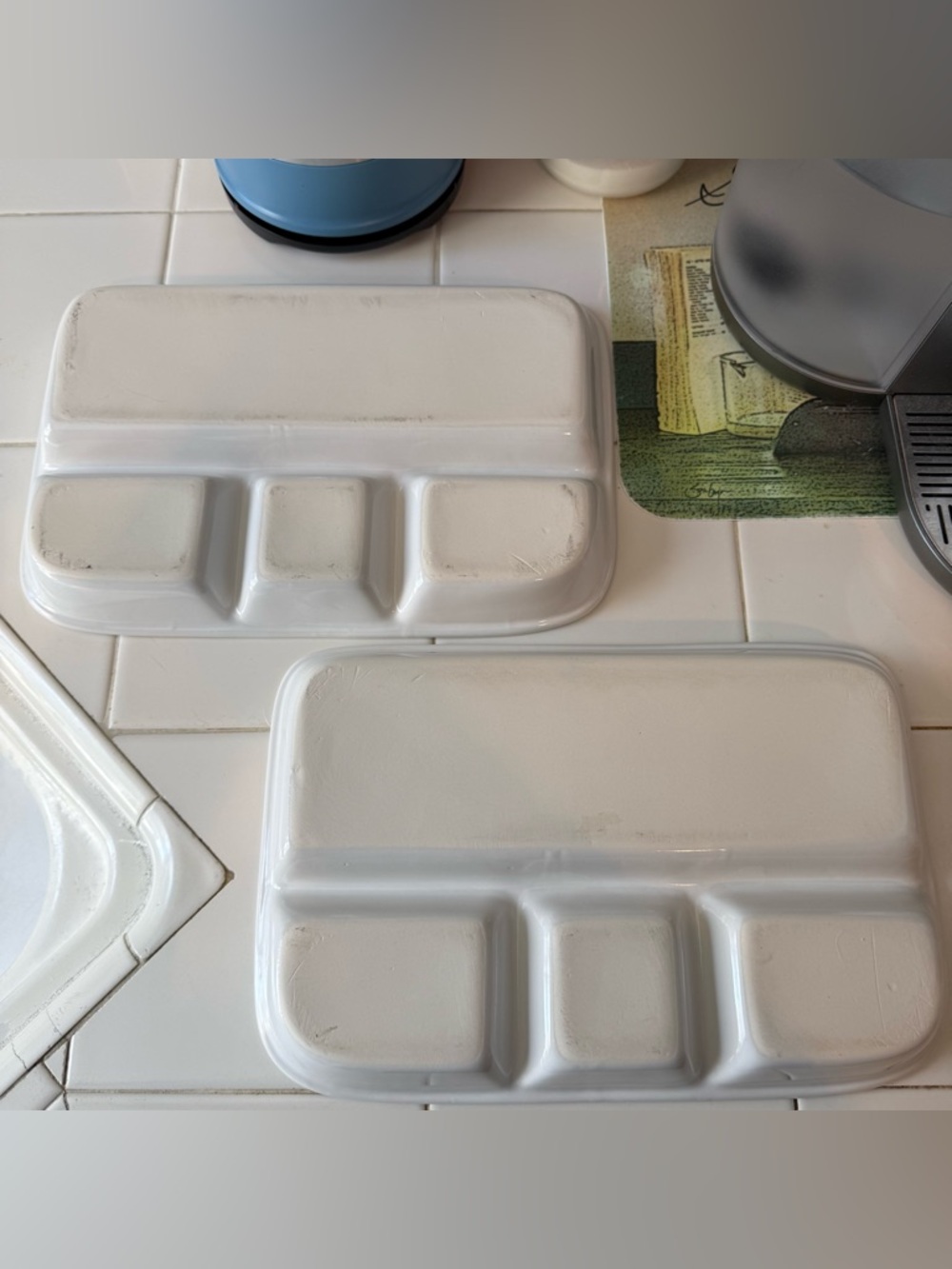 Set of 2 Stoneware TV Dinner Trays in White Like New - Picture 8 of 14